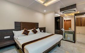 Hotel Aatithya Satkar Near Mahalaxmi Temple